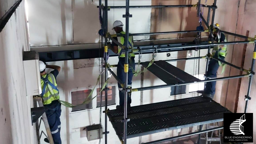 SAFETY FIRST - Mezzanine floor installation with the correct equipment, PPE, certified team and safety file